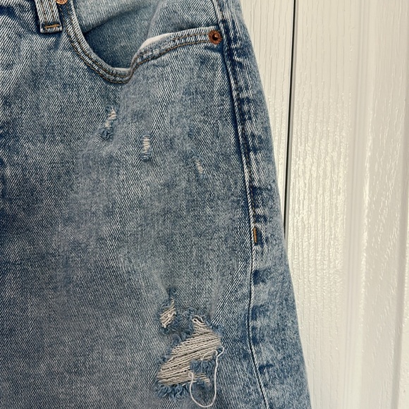 Old Navy - Sky-Hi Denim Shorts - Picture 4 of 5